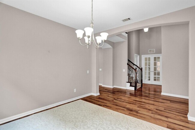 Building Photo - Located in McKinney's desirable Erwin Farms, this beautiful home exudes modern elegance and pract...