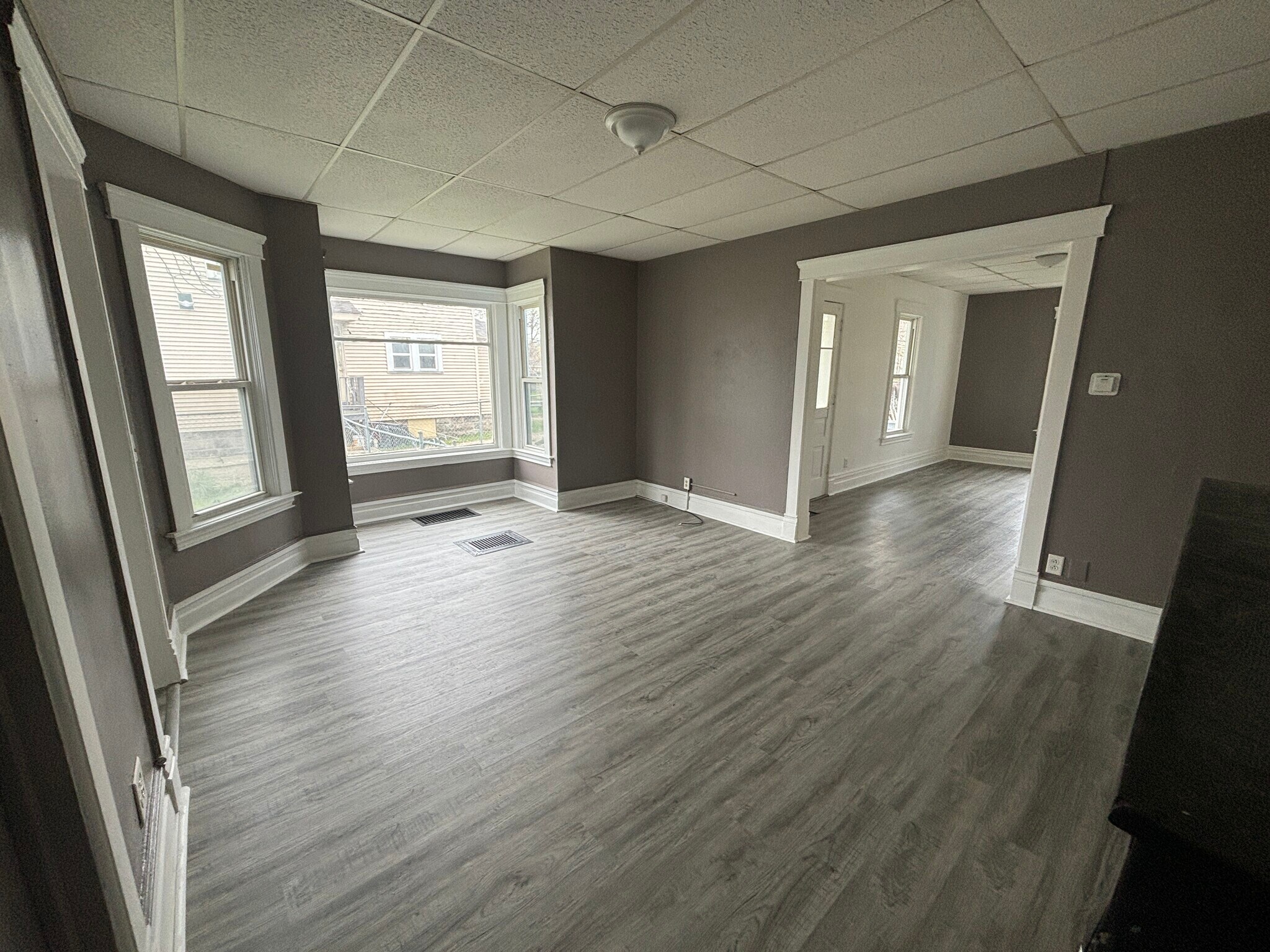 Building Photo - 633 W North St