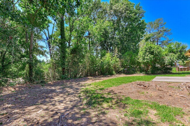 Building Photo - 4532 Hillside Dr