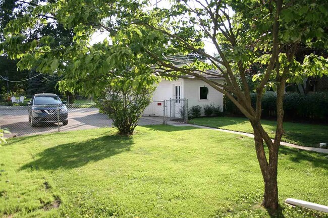 Building Photo - 1009 Crescent Ave