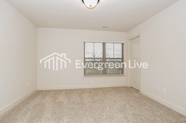 Building Photo - 738 Elkins Dr