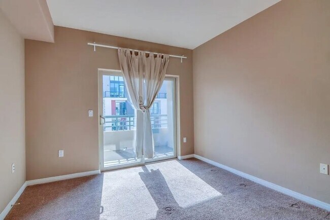 Building Photo - 330 J St