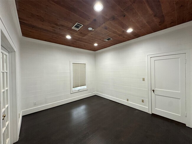 Building Photo - 30302 2nd St