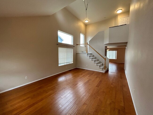 Building Photo - 4 Bed 3.5 Bath