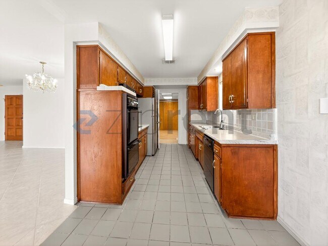 Building Photo - 9534 Swinton Ave