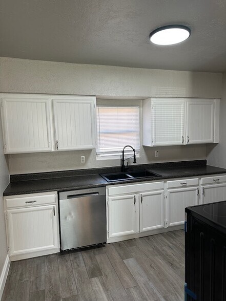 Building Photo - 3605 NW Liberty St