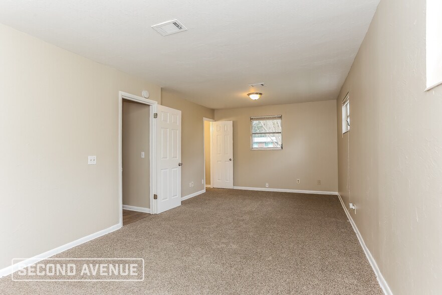 Building Photo - 5110 Dostie Dr S