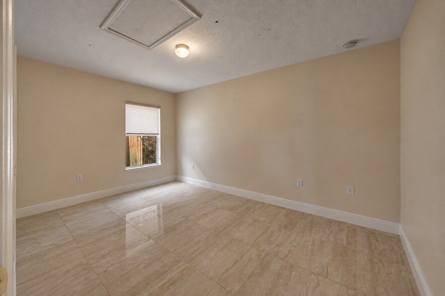 Building Photo - 537 Mason Dr