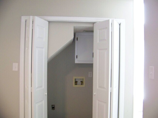 Building Photo - WATERS EDGE