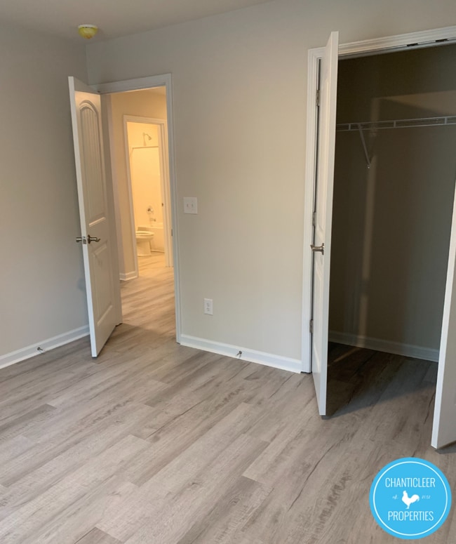 Building Photo - 2433 Harrison Dr