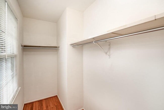 Building Photo - 7624 Wedgewood Dr