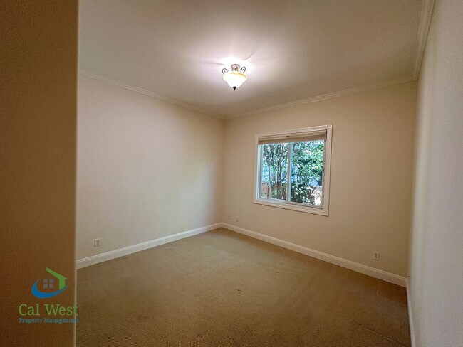Building Photo - $7995 - Executive 4 bed, 3 full bath, Palo...