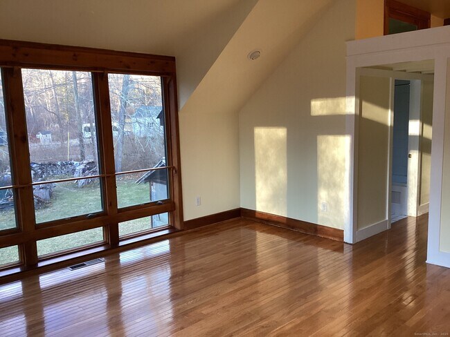 Building Photo - 40 Chestnut Hill Rd