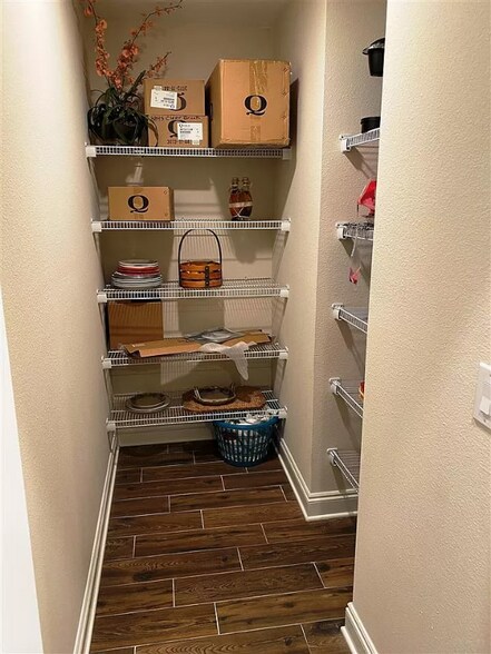 Building Photo - 9167 Tara Cir