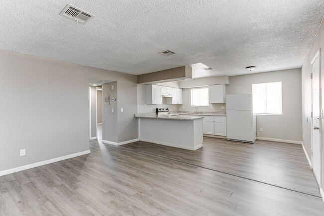 Building Photo - HOUSING CHOICE VOUCHER APPROVED! **MOVE IN SPECIAL! $500 OFF FIRST MONTH'S RENT!**