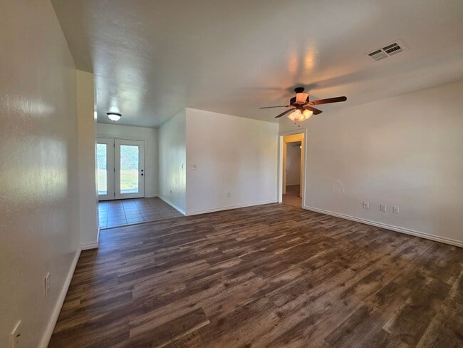 Building Photo - 3 bed, 2 bath home in Shawnee!