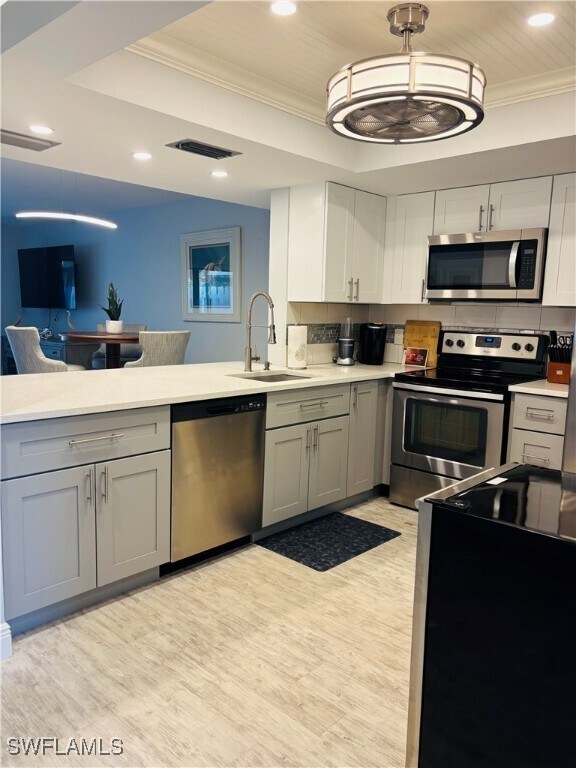 Building Photo - 800 Meadowland Dr