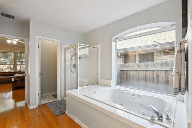 Building Photo - 13541 Anarosa Loop