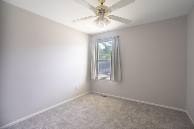 Building Photo - 16944 Hickory Crest Dr