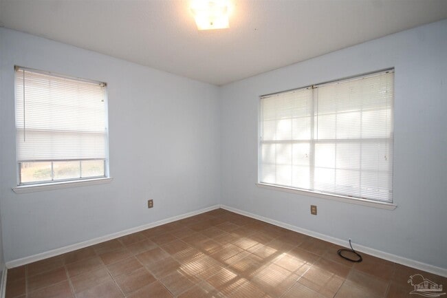 Building Photo - 10120 Guidy Ln