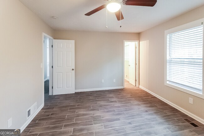 Building Photo - 2626 Del Ridge Dr