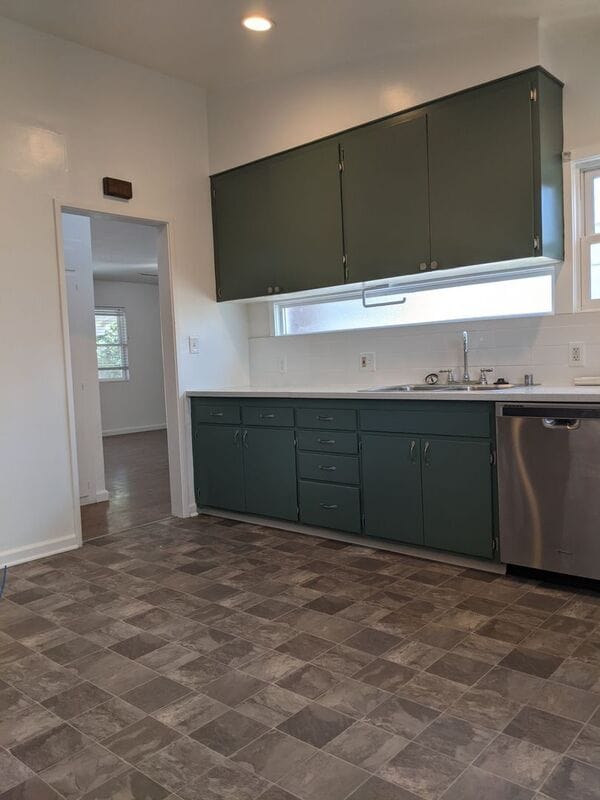 Building Photo - 15411 Fernview St