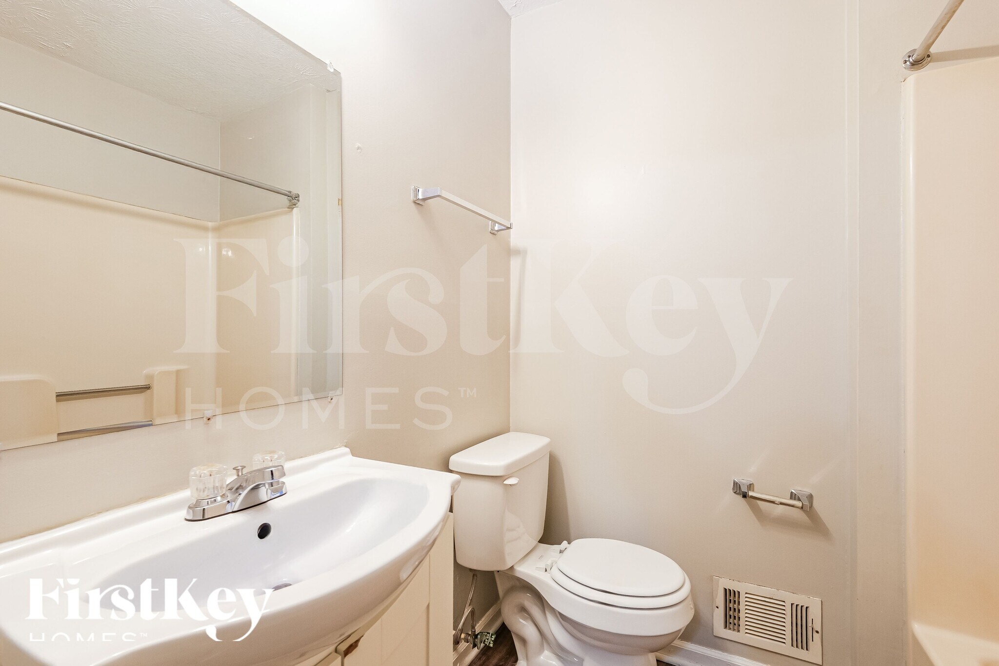 Building Photo - 5266 Ridge Forest Dr