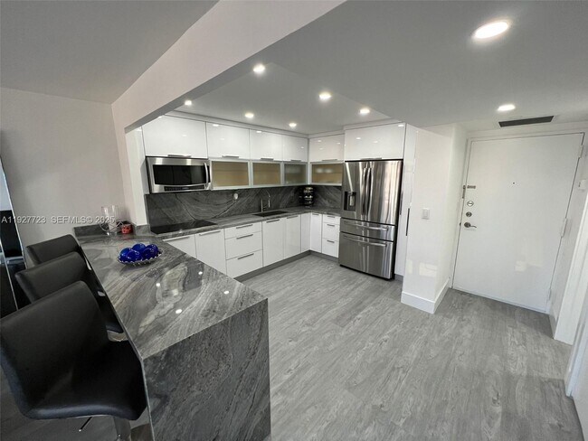 Building Photo - 1865 Brickell Ave