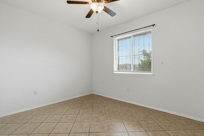 Building Photo - 10837 Gemstone St