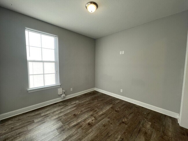 Building Photo - 5153 S Cape Henry Ave