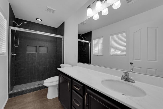 Building Photo - Beautiful 3-bedroom, 2.5-bathroom home loc...