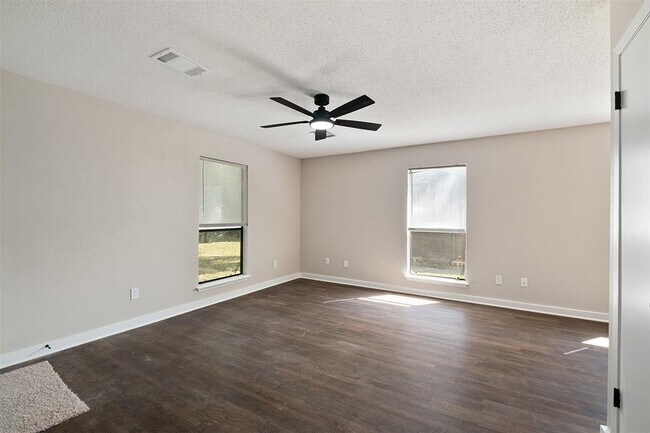 Building Photo - 200 Concho St