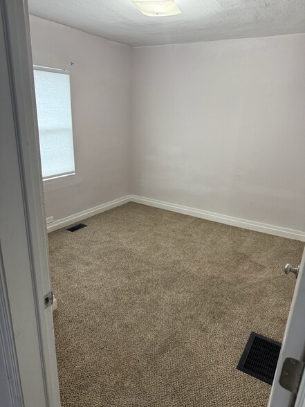 Bedroom - 1000 S Denver St