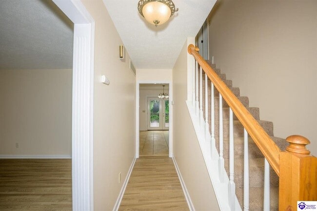 Building Photo - 1802 Oriole Dr