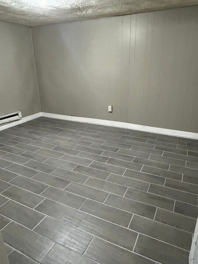 Building Photo - Laura Drive Tri-Plex