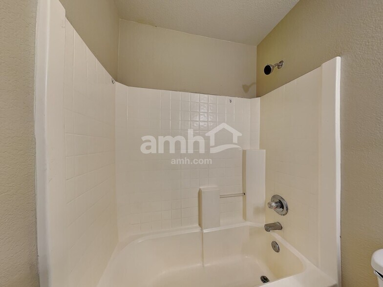 Building Photo - 2205 E 35th Ave