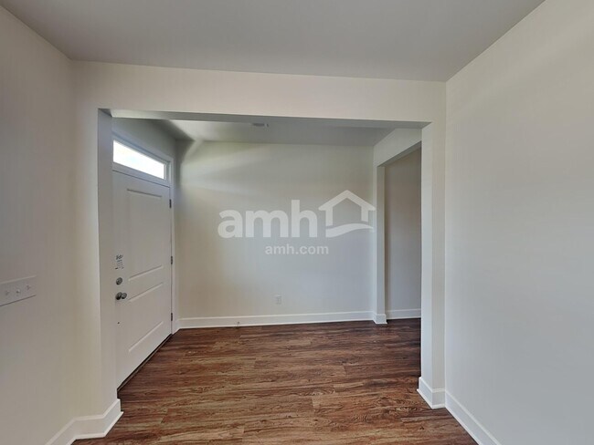 Building Photo - 2573 Highwood Blvd