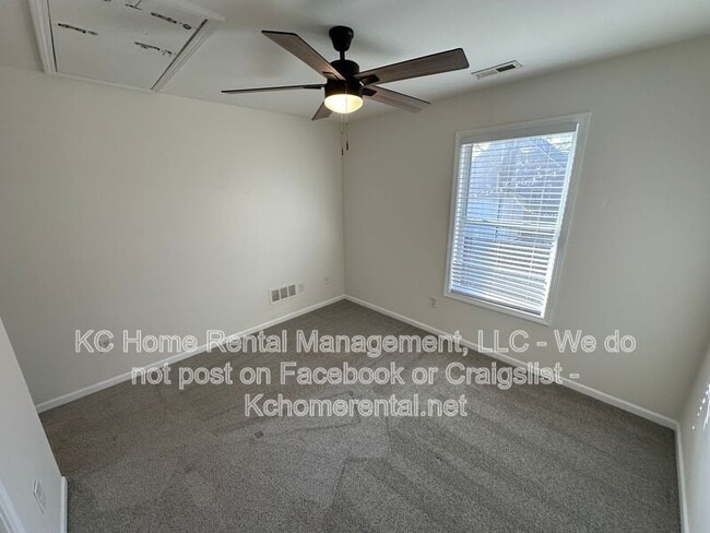 Building Photo - 1903 W 43rd Pl