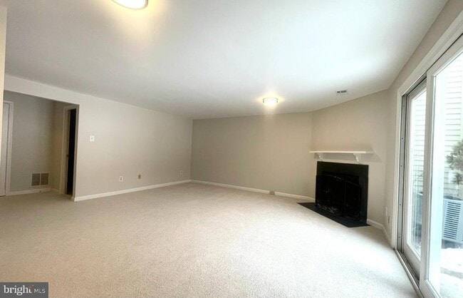 Building Photo - 7353 Crestleigh Cir