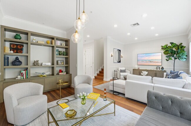 Building Photo - 921 Osceola Dr