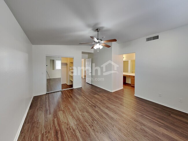 Building Photo - 5361 W Huntington Dr