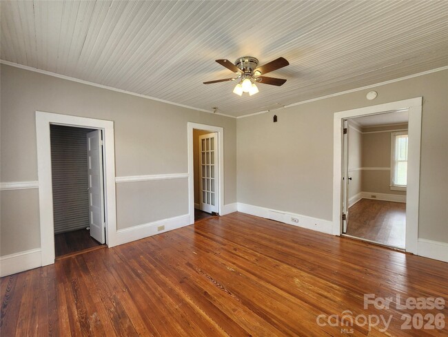 Building Photo - 1507 Ln St