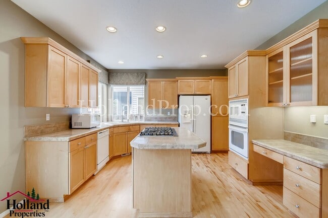 Building Photo - Spacious & Stylish 4-Bedroom Home in Desirable Northwest Portland
