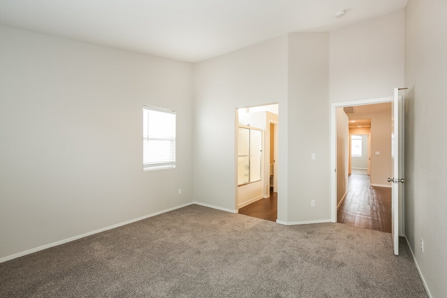 Building Photo - 438 River Glider Ave