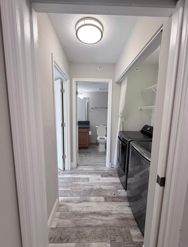 Building Photo - 300 Scotia Dr