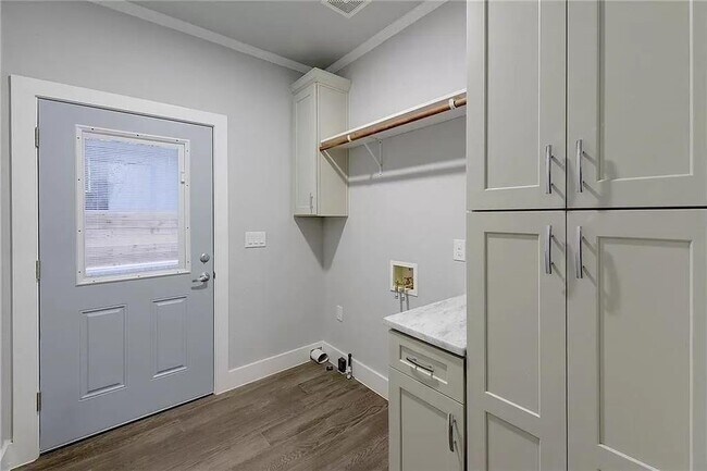 Building Photo - 1217 Eleanor St