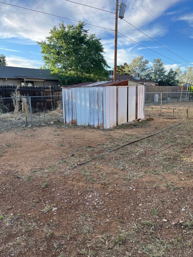 Building Photo - 3028 N Corrine Dr