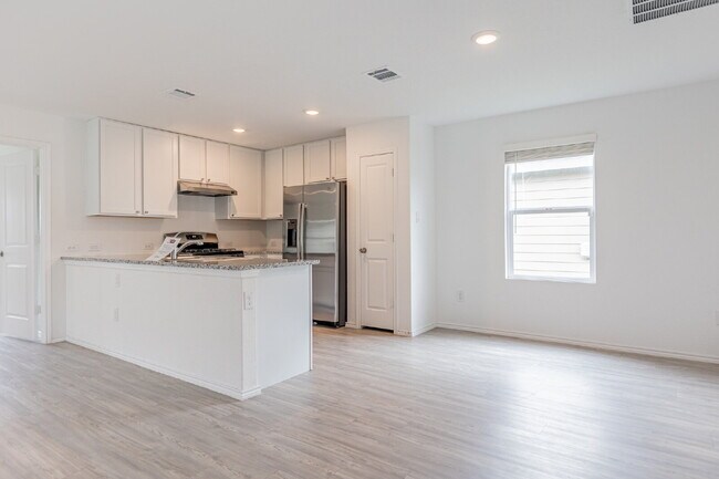 Building Photo - 331 Ambush Ridge