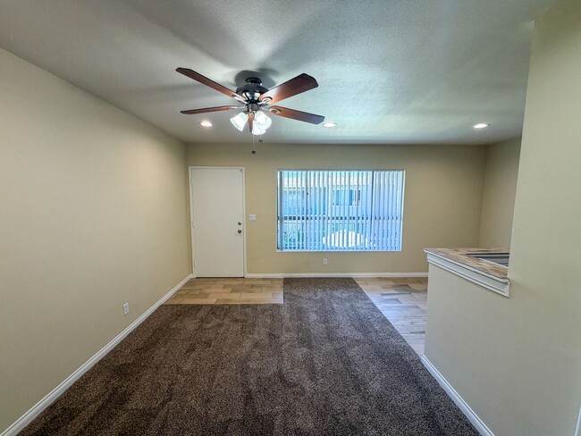 Building Photo - 2227 E Westport Dr