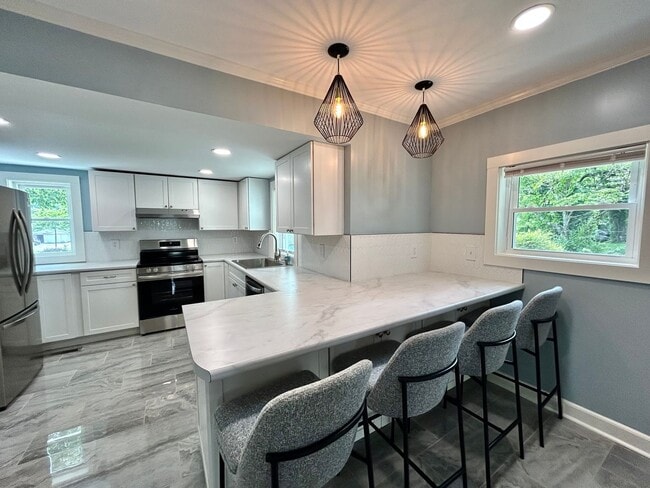 Building Photo - Newly remodeled 3 bedroom, 2 bath home for...